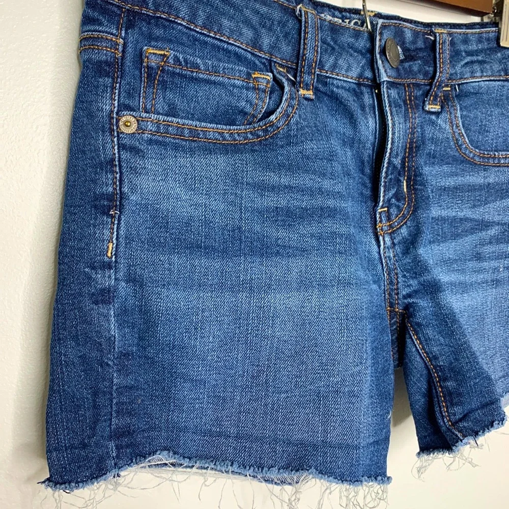American Eagle Stretch Size 4 Denim Shorts Women Raw Hem Beach cut off Boho